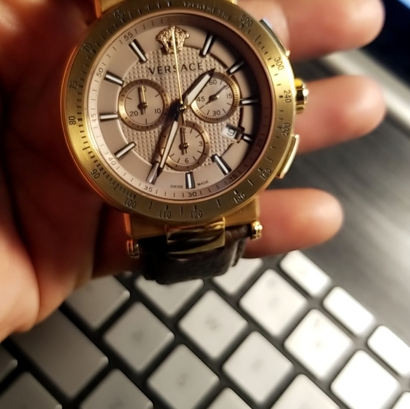 Versace mens gold tone chronograph - Picture 6 of 6